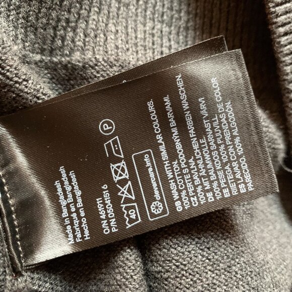 H&M Cardigan - Gray with littles buttons in the front  long sleeves - Large - Picture 10 of 12